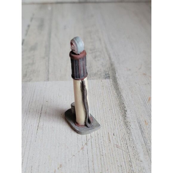 Red old fashioned gas pump Village accessory Xmas - Picture 5 of 6